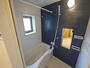 バス・シャワールーム　追い焚き付　浴室暖房乾燥機付バスルーム　窓付（換気良好）