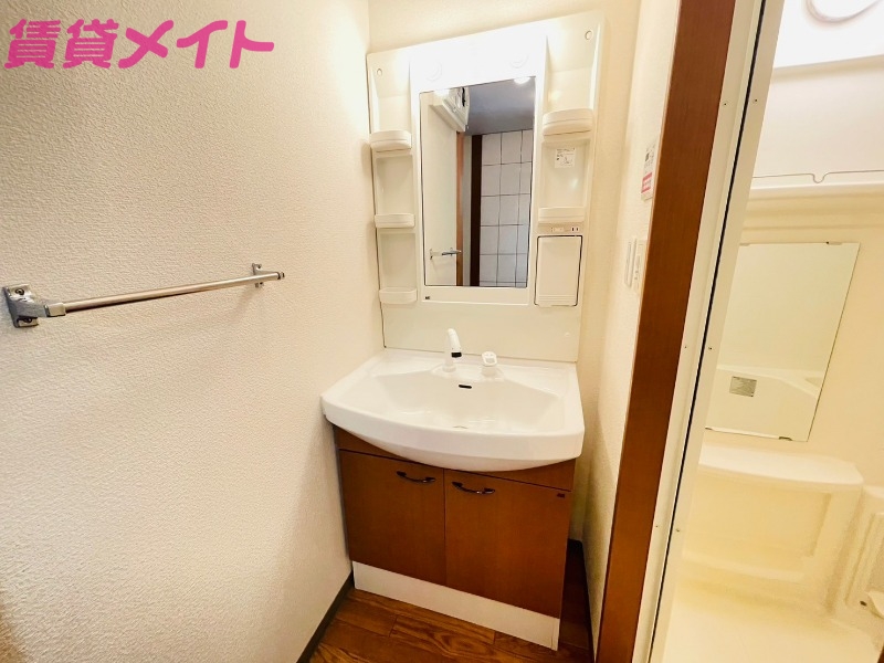 洗面設備　同型参考写真