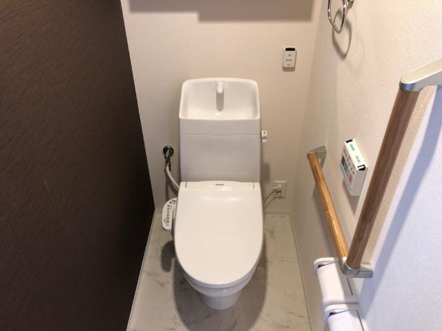 トイレ　シャワー付トイレ