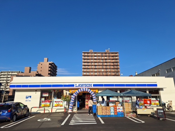 コンビニ　ローソン札幌月寒西1条店（コンビニ）まで333m