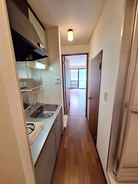 その他　★玄関からキッチン側★