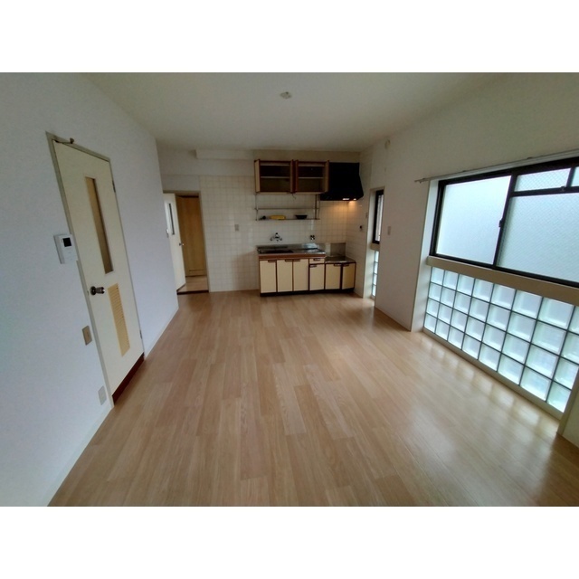 居室・リビング　角部屋住戸で過ごしやすく、おすすめです。