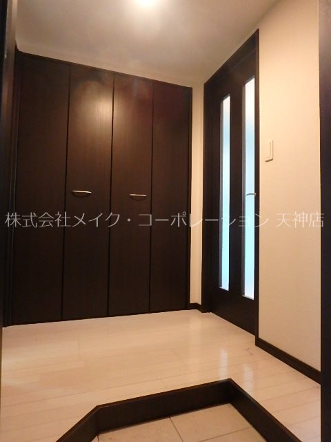 玄関　参考のため、同物件他号室の写真となります。