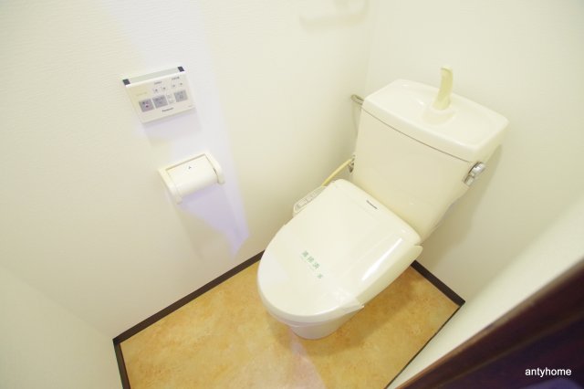 地下鉄谷町線 南森町駅 徒歩8分 11階建 築21年のトイレ写真
