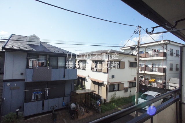 眺望　バルコニーからの景色です！圧迫感がないので暮らしやすい♪