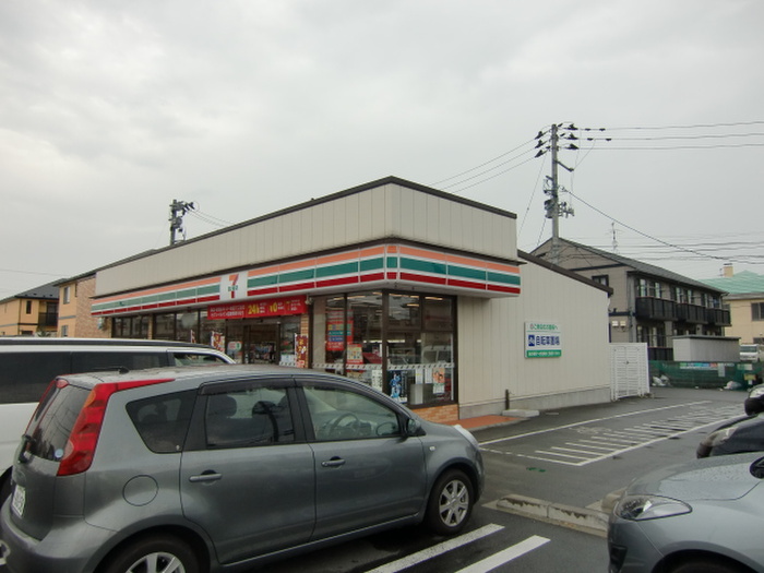 コンビニ　セブンイレブン（コンビニ）まで240m