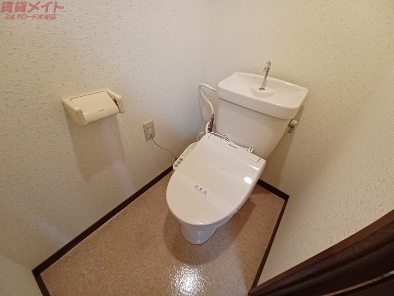 トイレ　同型参考写真