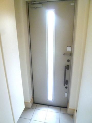 玄関　お問い合わせはタウンハウジングまで