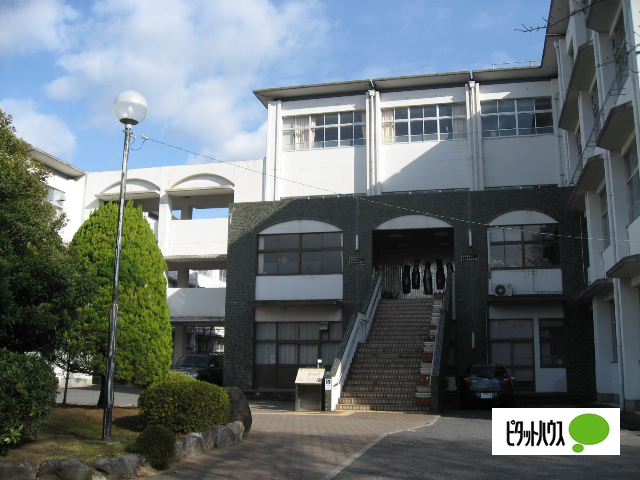 中学校　滋賀県立水口東中学校（中学校）まで1997m