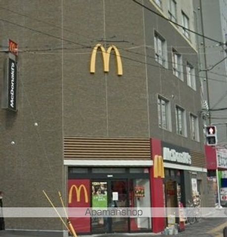 コンビニ　ローソン桃谷駅前店（コンビニ）まで18m