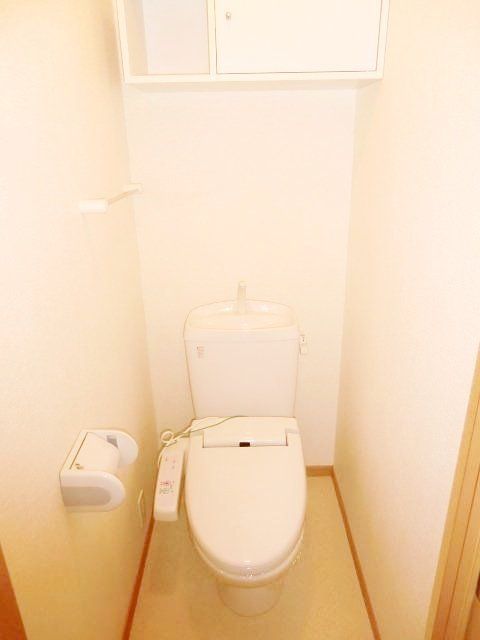 トイレ　シャワートイレ付