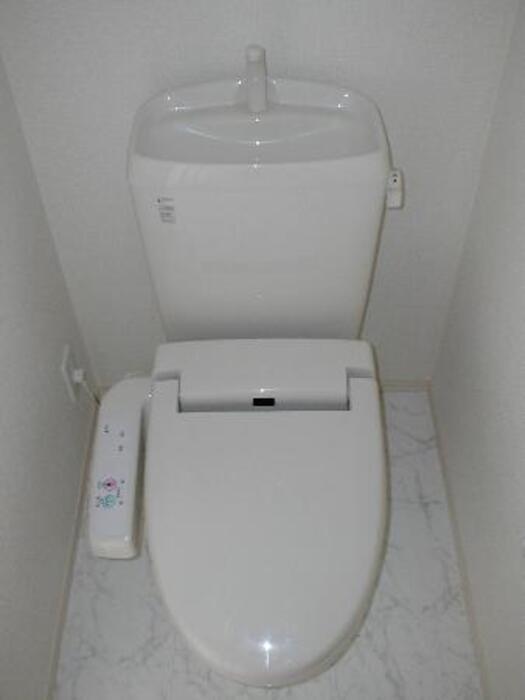 トイレ　温水洗浄暖房便座付きトイレ