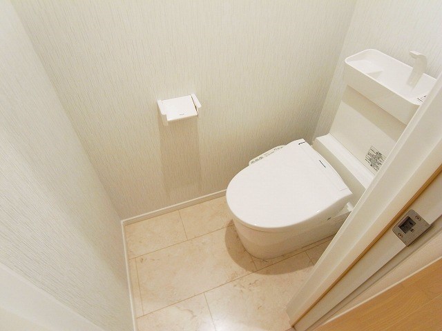 つくばエクスプレス 八潮駅 徒歩15分 3階建 築6年のトイレ写真