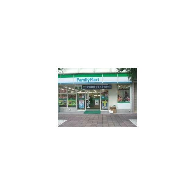 コンビニ　ファミリーマート（コンビニ）まで724m