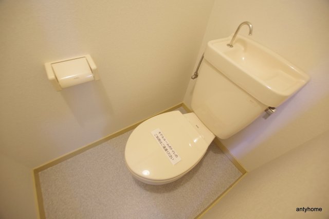 ＪＲ東海道本線 塚本駅 徒歩10分 12階建 築37年のトイレ写真