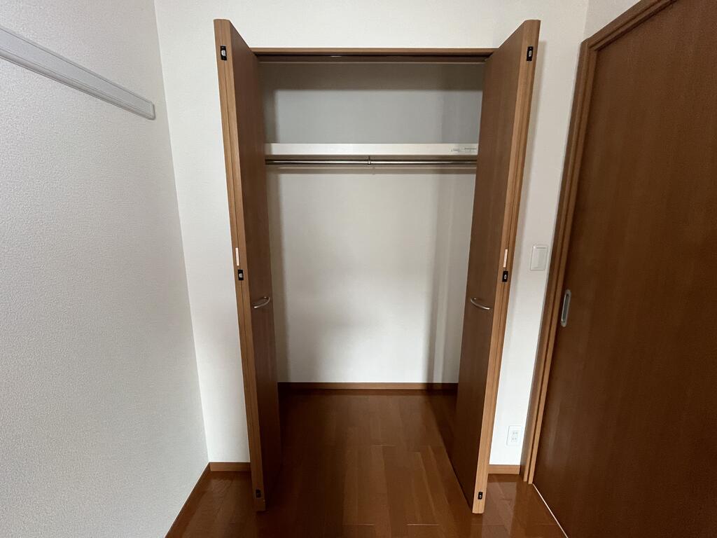 収納　同物件2階参考写真