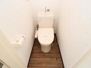 鹿児島市電谷山線 新屋敷駅 徒歩13分 4階建 築42年のトイレ写真