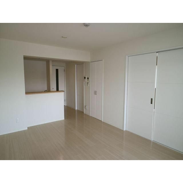 棒屋第11下池ハイツの居間写真