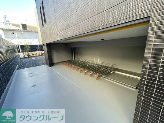 西武新宿線 新井薬師前駅 徒歩10分 5階建 築5年の外観写真