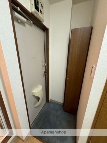 ＪＲ東海道本線 川崎駅 徒歩6分 4階建 築23年の玄関写真