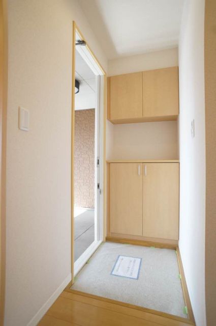 ＪＲ宇都宮線 古河駅 バス乗車時間：14分 最寄りバス停で下車 徒歩16分 2階建 築19年の玄関写真
