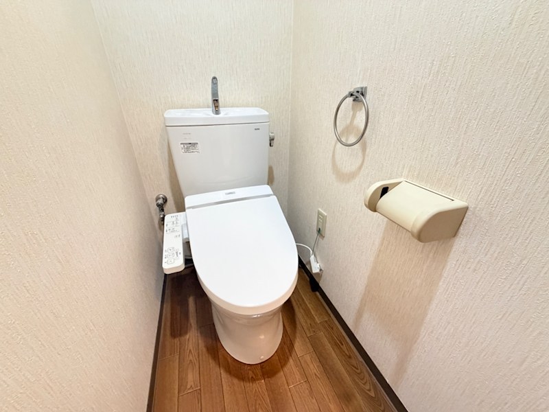 阪急神戸線 西宮北口駅 徒歩1分 6階建 築29年のトイレ写真