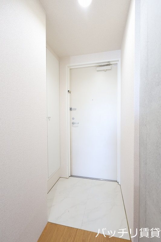 名鉄名古屋本線 金山駅 徒歩8分 4階建 築8年の玄関写真