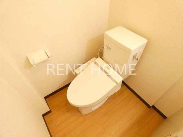 トイレ　温水洗浄便座付のトイレです。