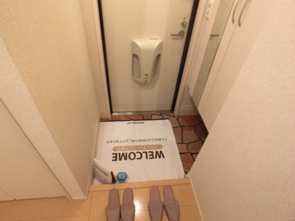 玄関　同建物別部屋写真