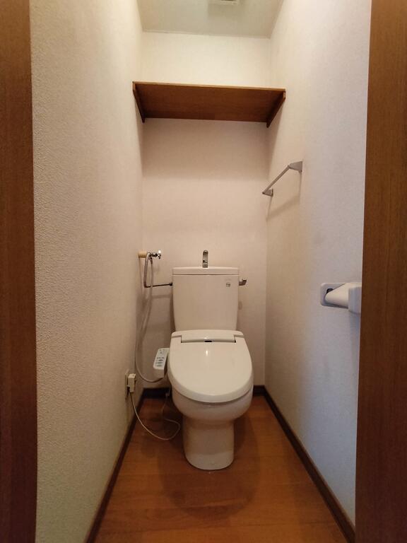 トイレ　嬉しいウォシュレット付きのトイレ！便座温かいですよ♪