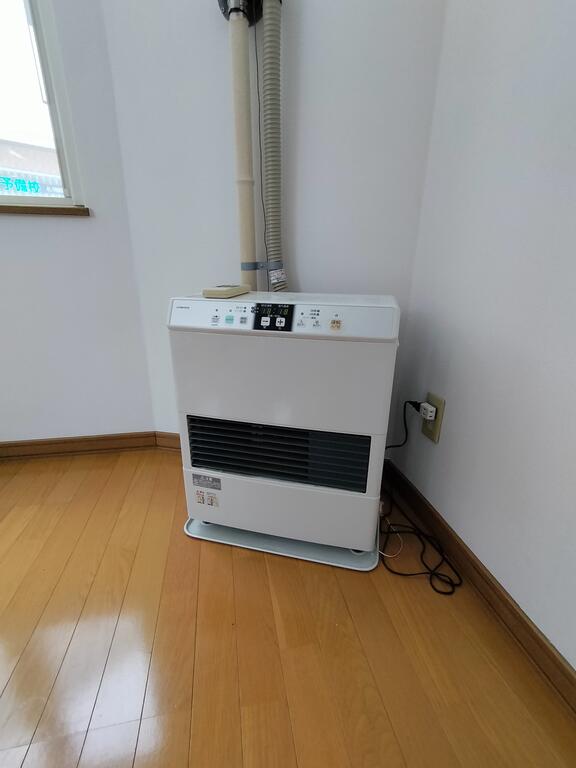 その他設備　経済的な灯油FF暖房です！
