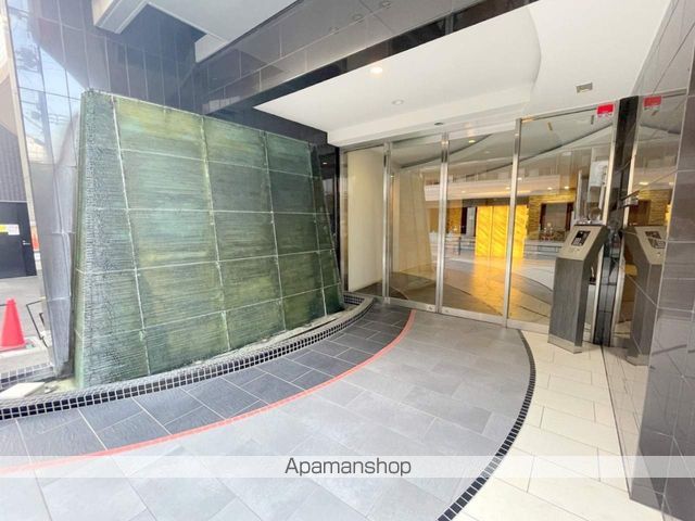 地下鉄御堂筋線 淀屋橋駅 徒歩14分 15階建 築12年の外観写真