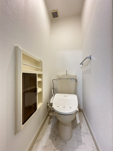 京王相模原線 京王堀之内駅 徒歩7分 2階建 築36年のトイレ写真