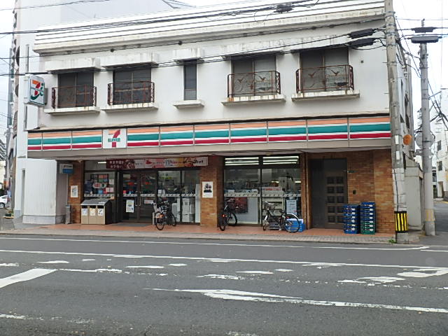 コンビニ　セブンイレブン北九大前店（コンビニ）まで84m