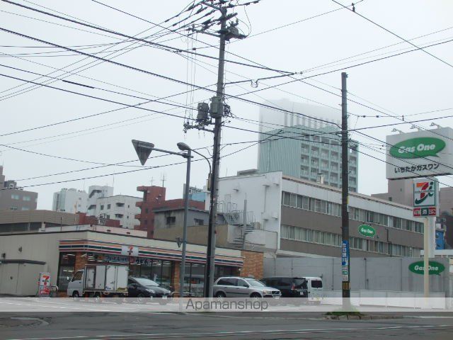 コンビニ　セブンイレブン（コンビニ）まで254m