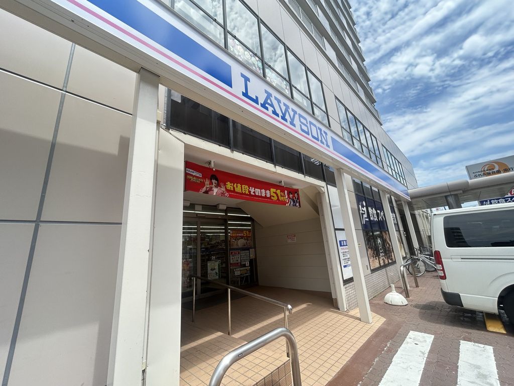 コンビニ　ローソン市川南行徳1丁目店（コンビニ）まで10m
