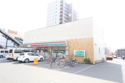コンビニ　セブンイレブン 足立扇２丁目店（コンビニ）まで876m