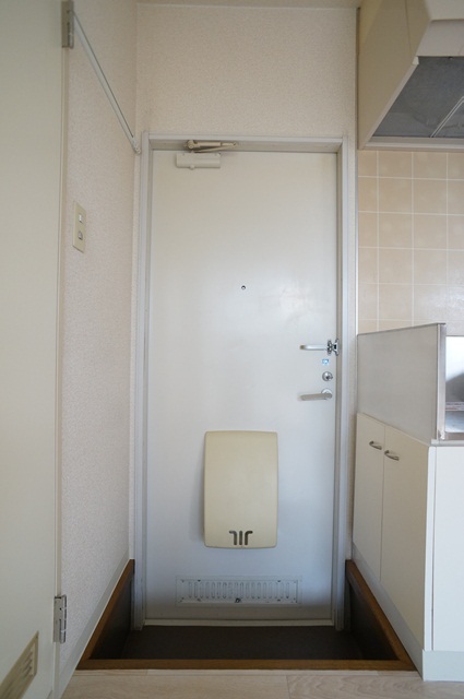 玄関　※参考までに別のお部屋の写真を添付しております