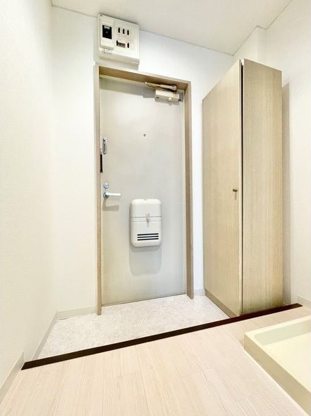 名鉄犬山線 徳重・名古屋芸大駅 徒歩14分 2階建 築31年の玄関写真