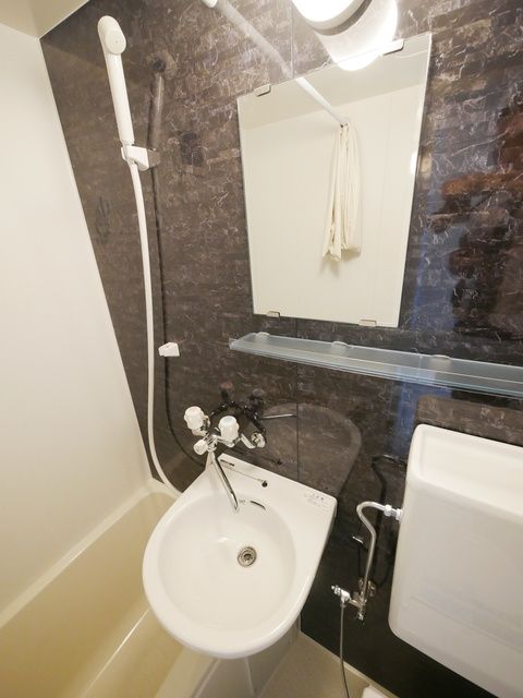 洗面設備　同物件別部屋写真