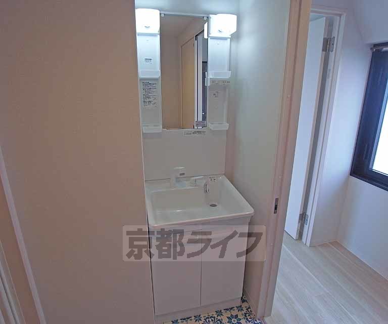 洗面設備　独立洗面台も完備しております。