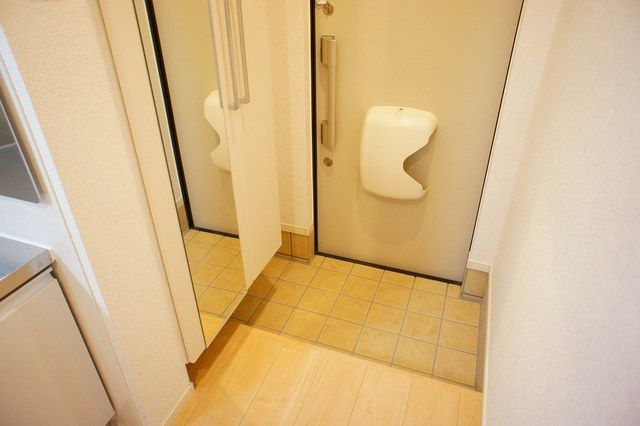 BLESS三郷 A棟の玄関写真