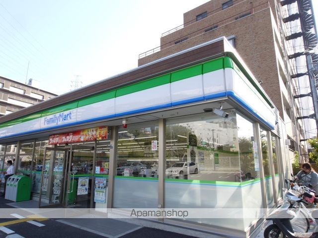 コンビニ　ファミリーマート（コンビニ）まで824m