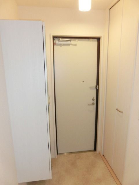 玄関　玄関にはトールタイプのシューズボックスもあります。