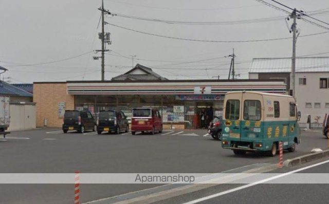 コンビニ　セブンイレブン（コンビニ）まで723m