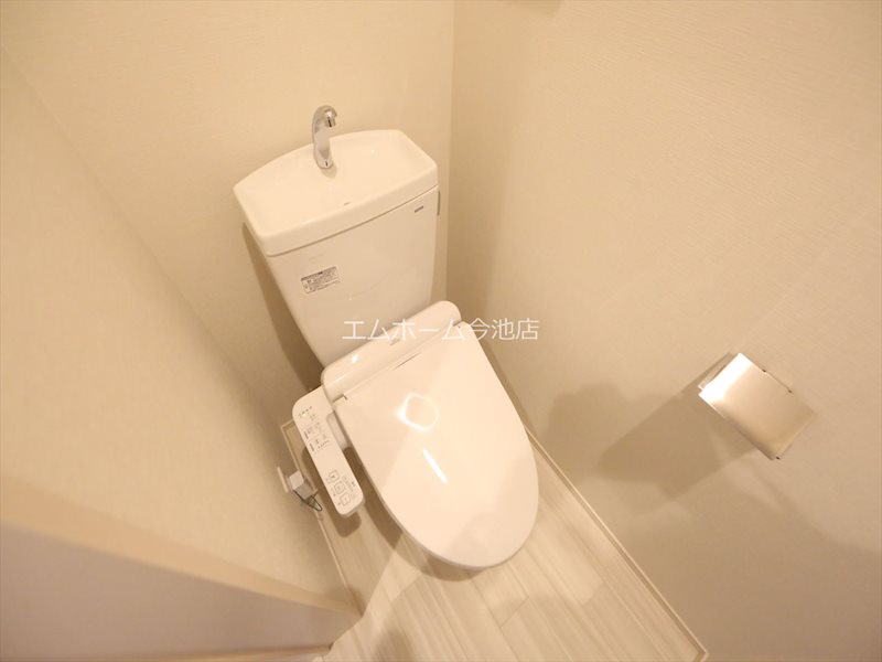 トイレ　温水洗浄暖房便座付トイレ