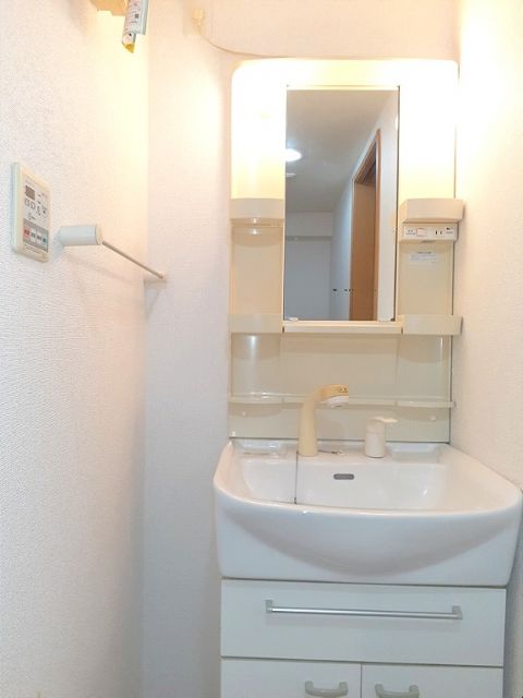 湘南モノレール 湘南深沢駅 徒歩2分 3階建 築20年の内装写真