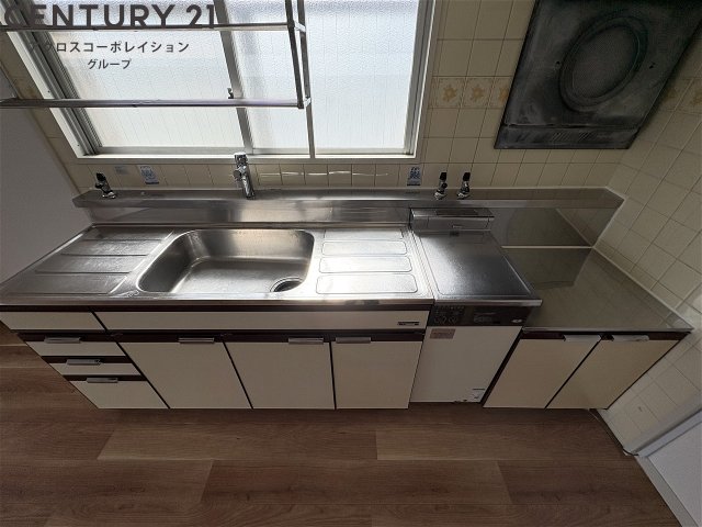 キッチン　キッチンに窓があり換気も楽にできます！