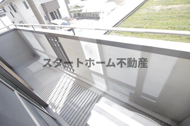 バルコニー　開放的で明るい空間を演出してくれるバルコニーです