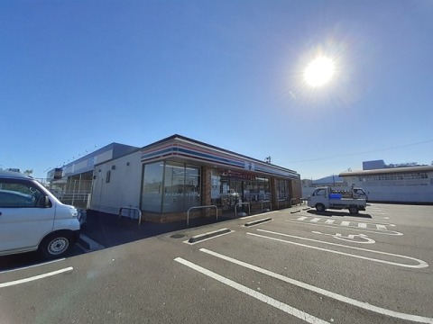 コンビニ　セブンイレブン 土佐バイパス店（コンビニ）まで548m